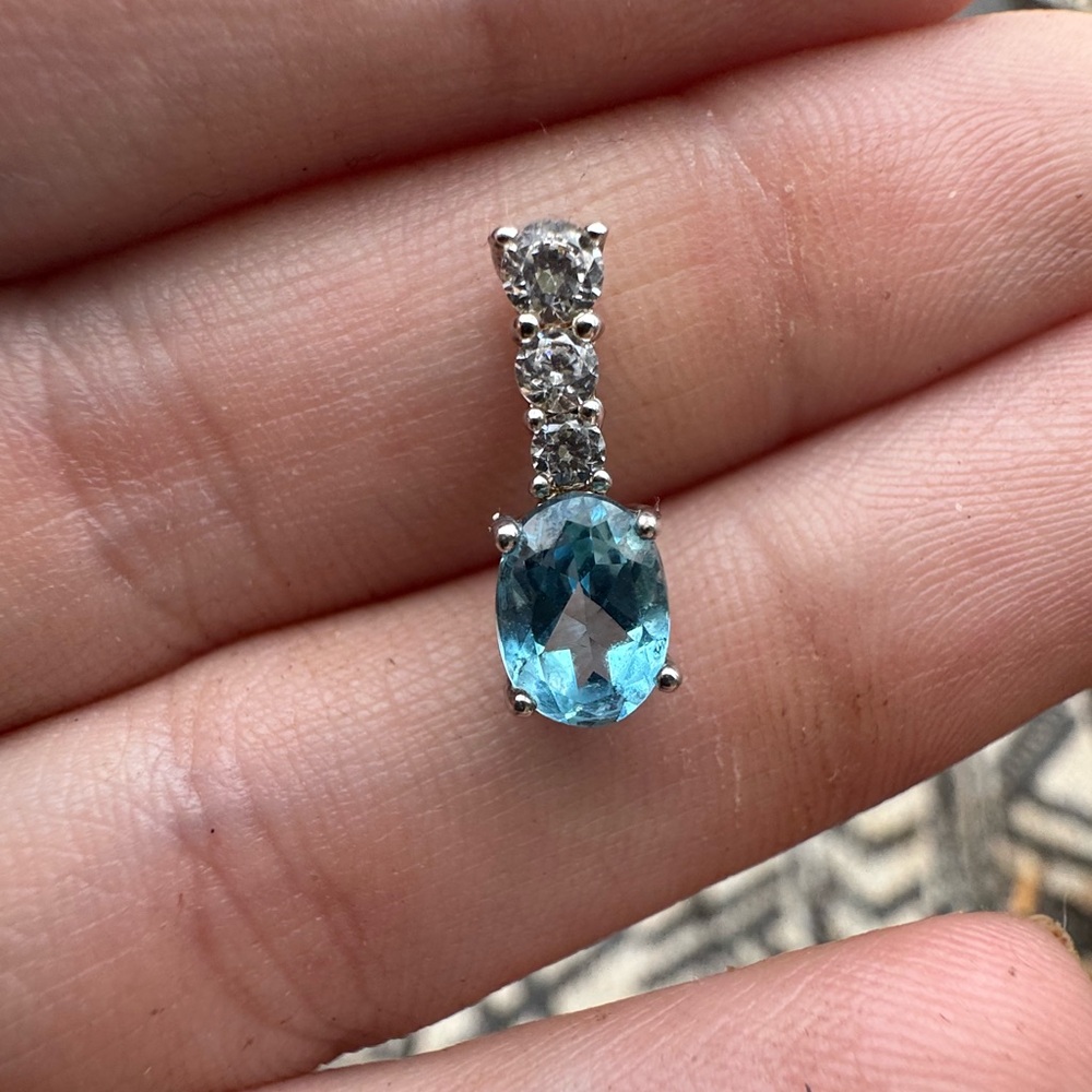 Solid sterling genuine blue topaz/goshenite pendant _super sparkly - Picture 11 of 16